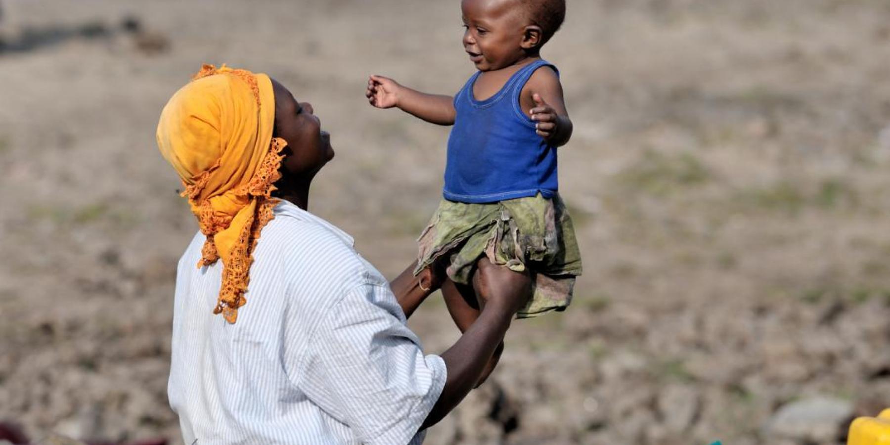 A woman displaced by fighting in the Democratic Republic of Congo in 2008, takes refuge and plays with her child © 2008 Paul Jeffrey, Courtesy of Photoshare