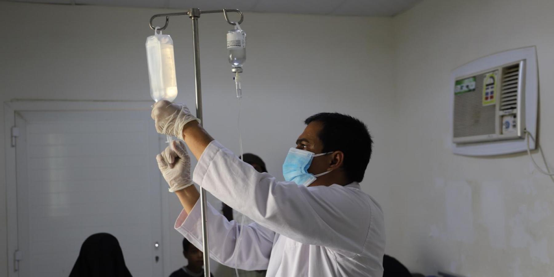 Health worker in refugee camp in Yemen
