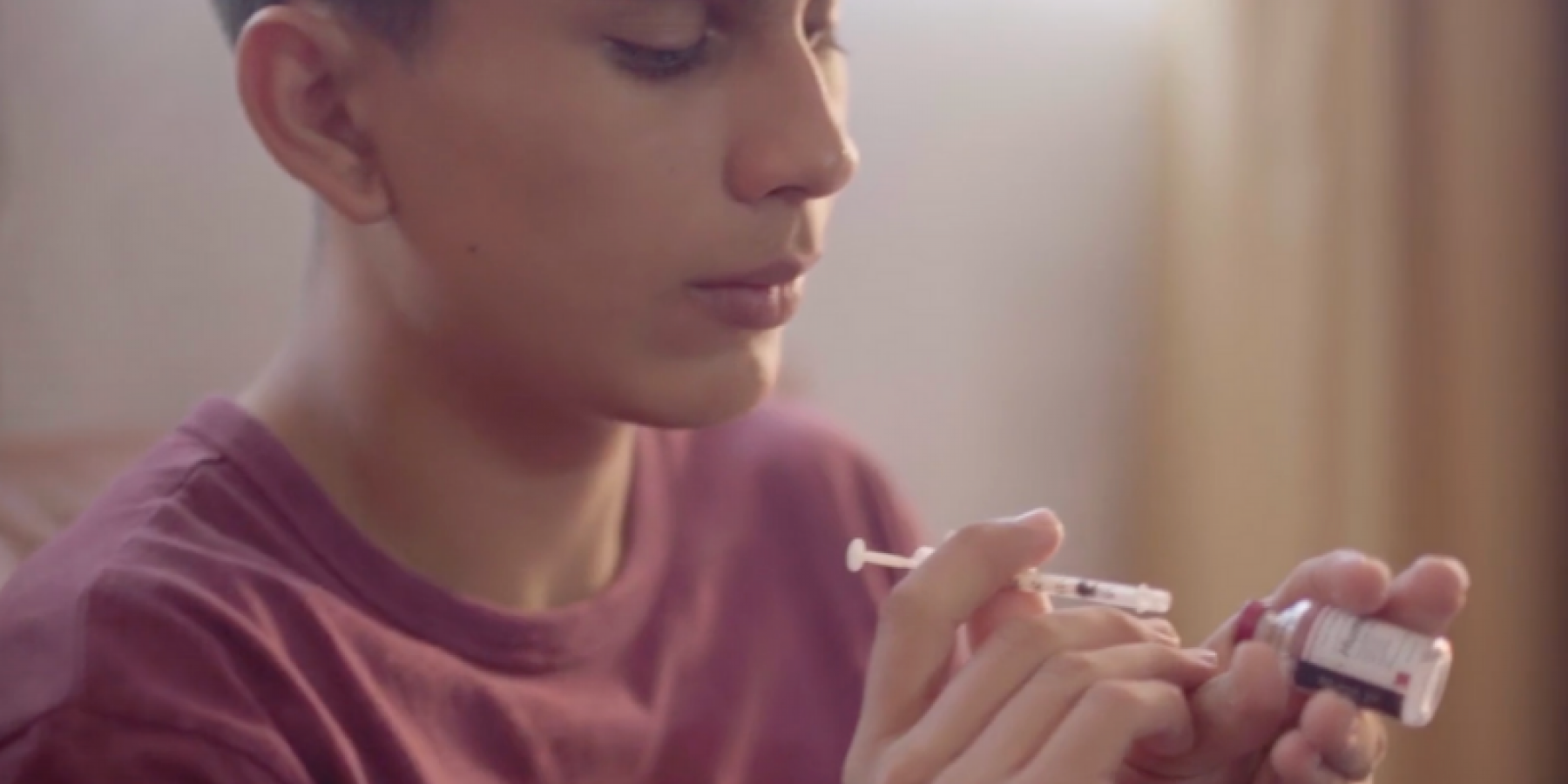 © "Living without limits," tells the story of America, Alexis and their families starting with a diagnosis of Type 1 diabetes, and going on to their experience of learning to live with the condition each day.