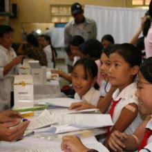 HPV immunization in Vietnam. Image from Photoshare